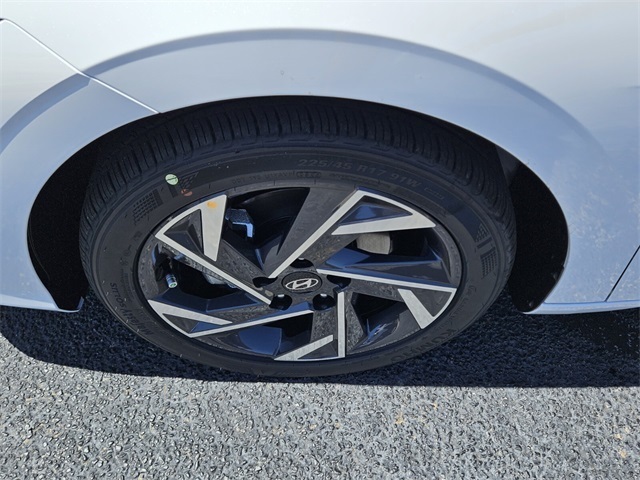 2025 Hyundai Elantra SEL Sport photo 15