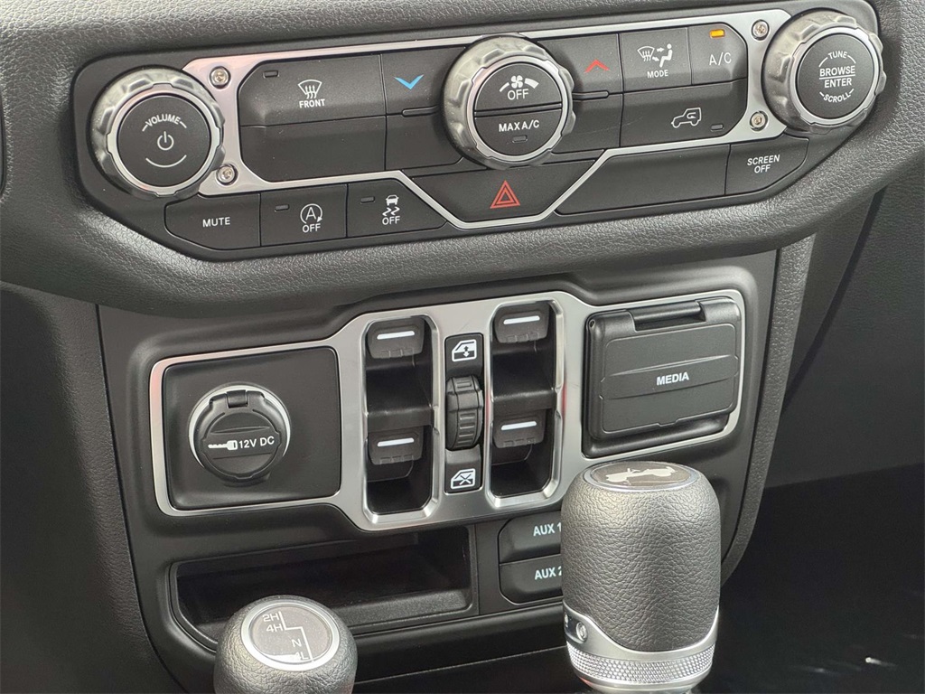 2025 Jeep Wrangler Sport photo 19