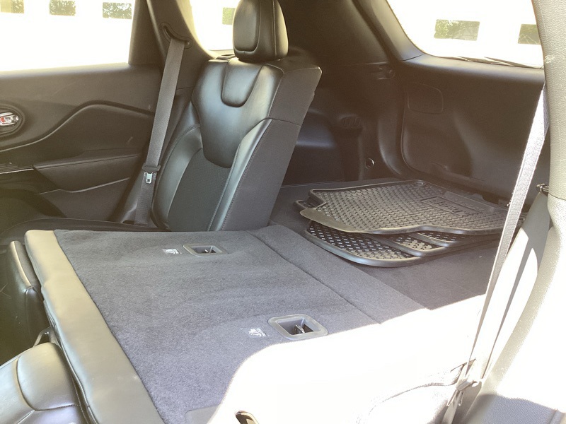 2020 Jeep Cherokee Altitude Sport photo 22