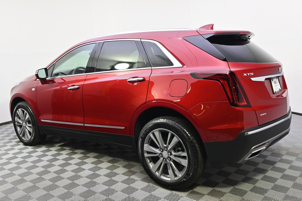 2025 Cadillac XT5 Premium Luxury photo 3