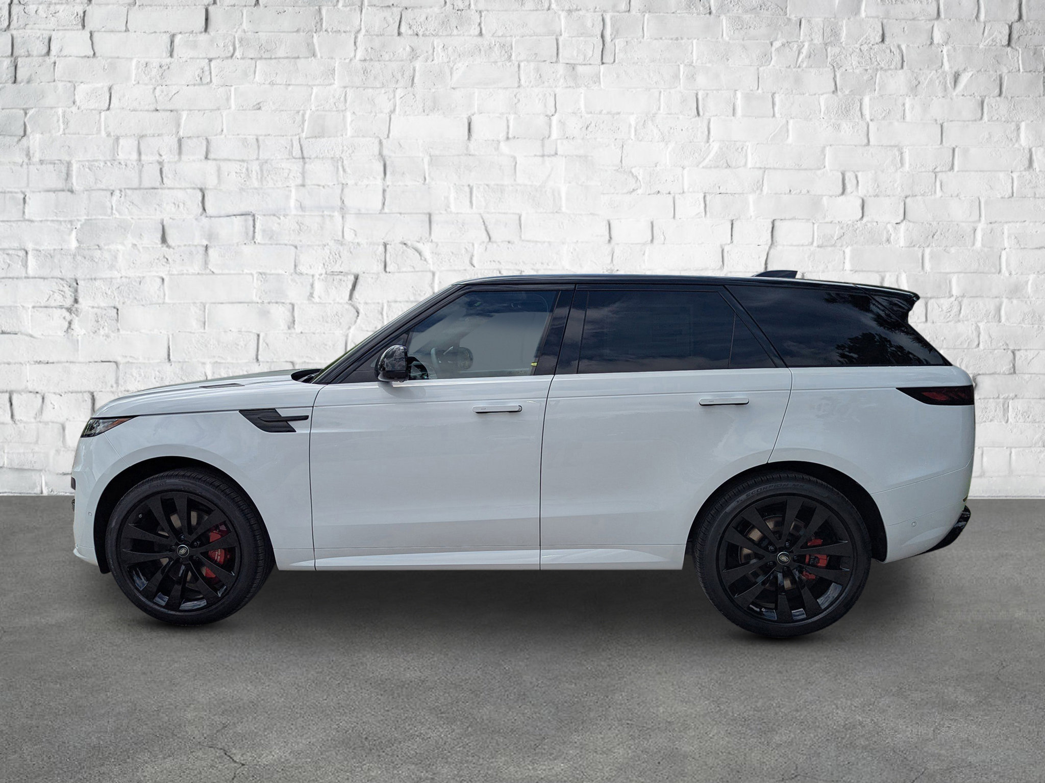 2025 Land Rover Range Rover Sport SE photo 2