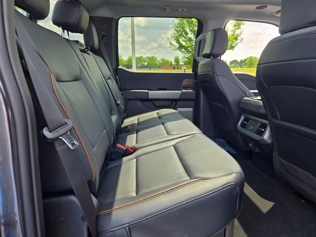 2025 Ford F-250 Lariat photo 9