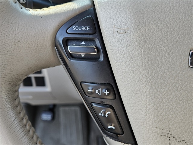 2014 Nissan Quest SV photo 25