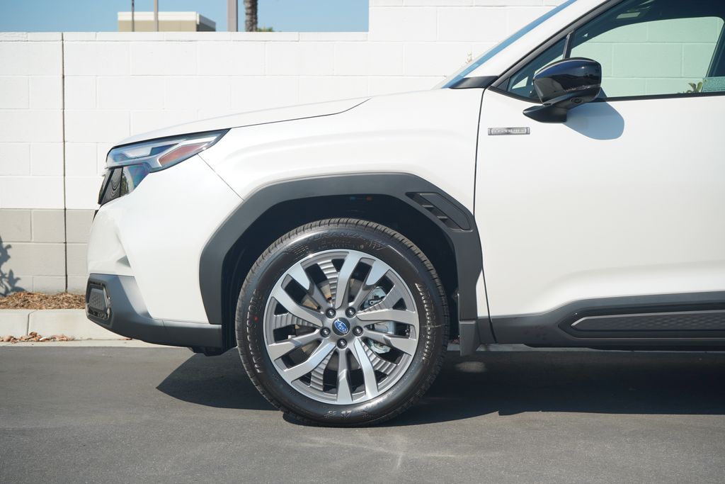 2025 Subaru Forester Touring photo 2