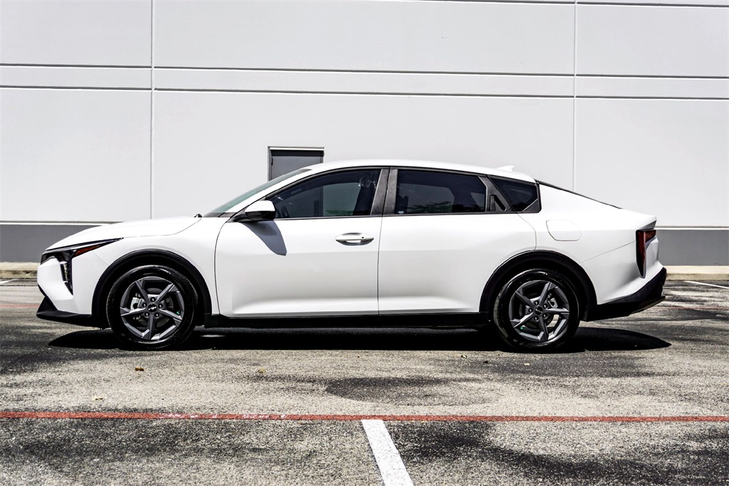 2025 Kia K4 LXS photo 8
