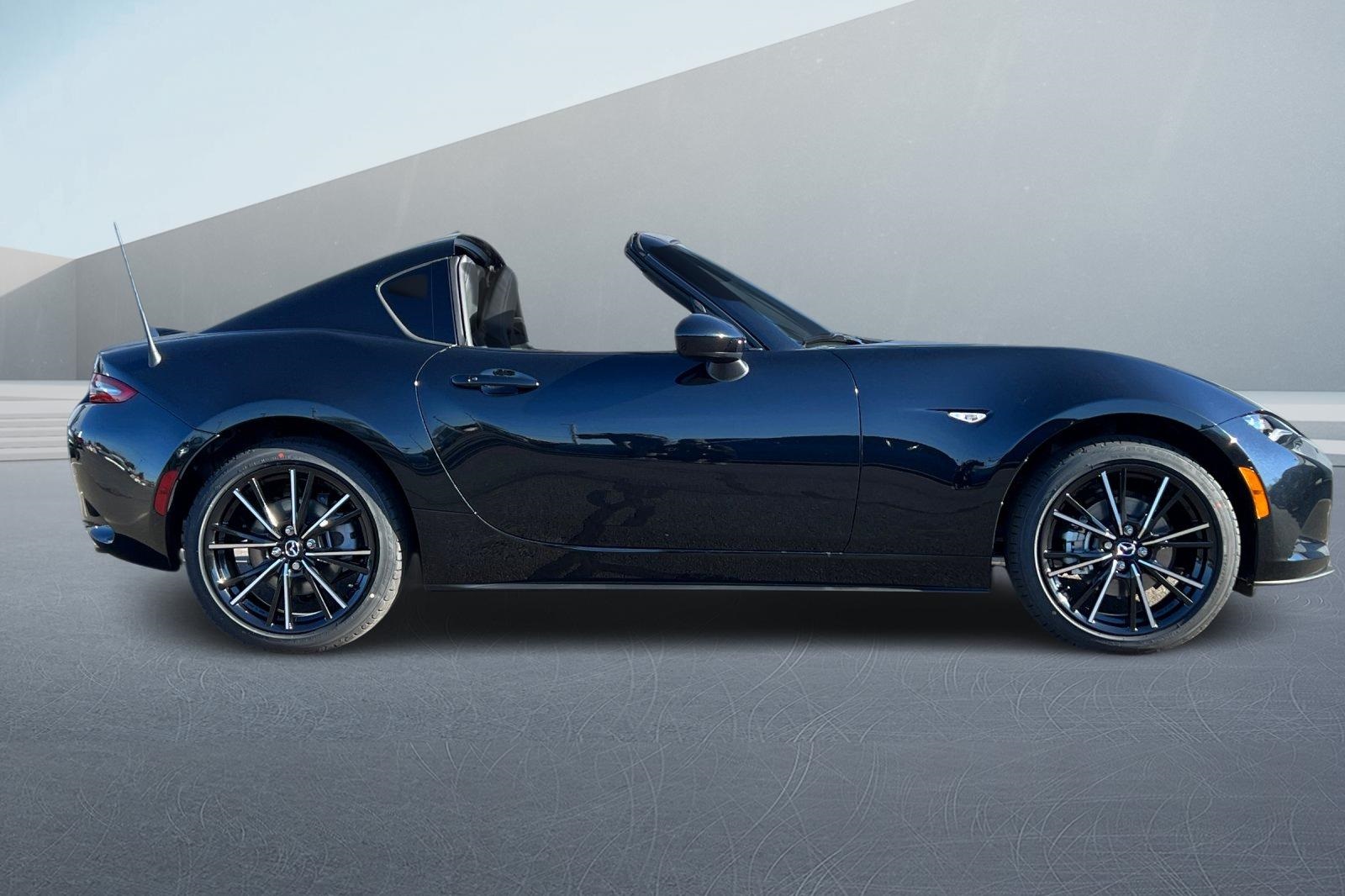 2025 Mazda MX-5 Miata Miata RF Grand Touring photo 2