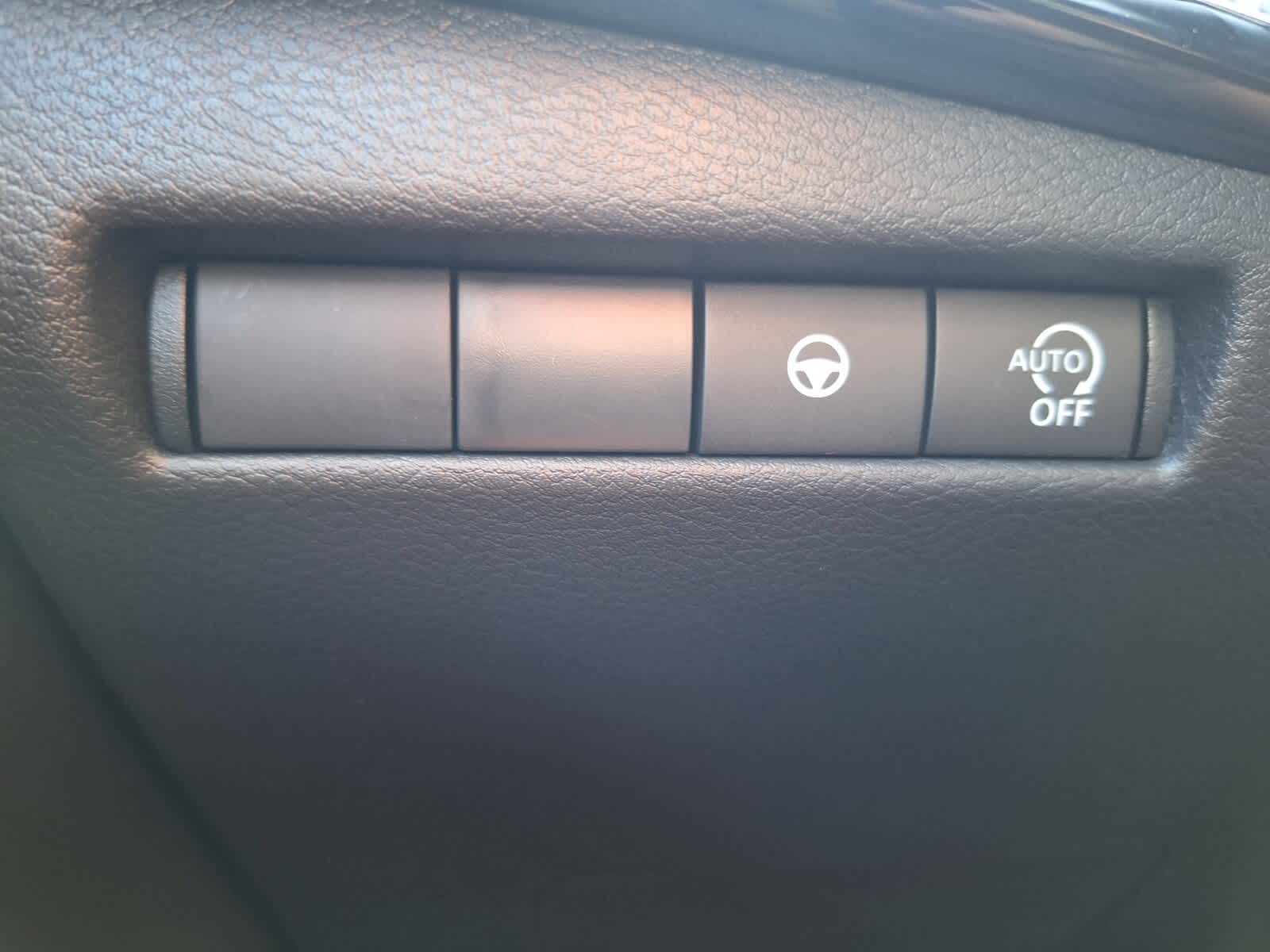 2026 Nissan Kicks SR photo 11
