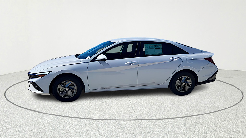 2026 Hyundai Elantra SE photo 4