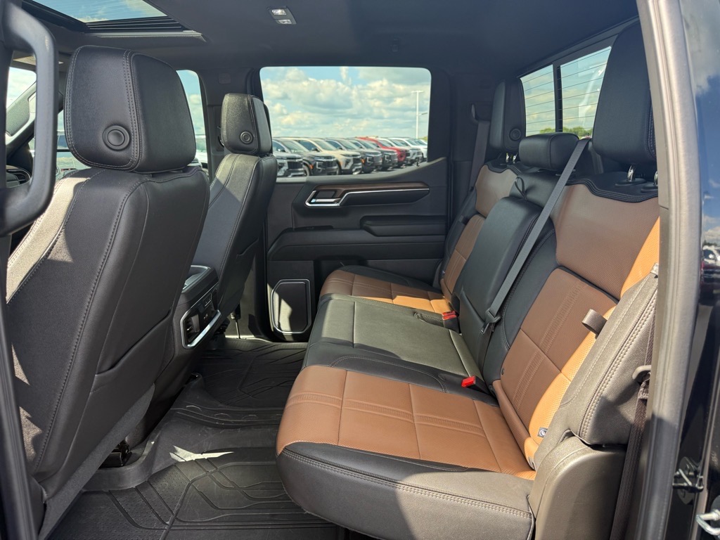2024 Chevrolet Silverado 1500 High Country photo 12