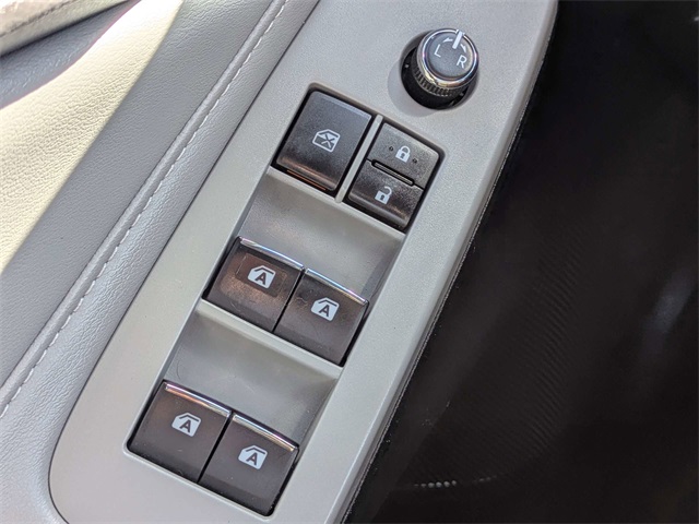 2019 Toyota Avalon Hybrid XLE Plus photo 22