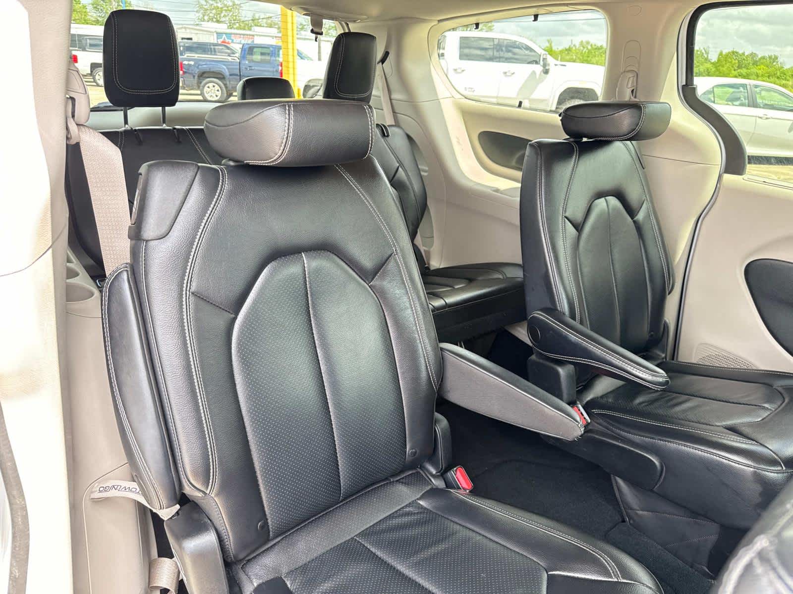 2022 Chrysler Pacifica Touring L photo 21