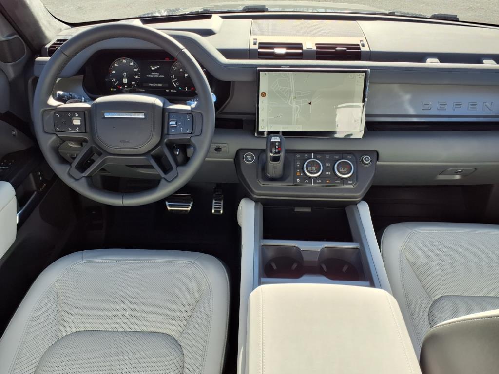2025 Land Rover Defender 130 V8 photo 4