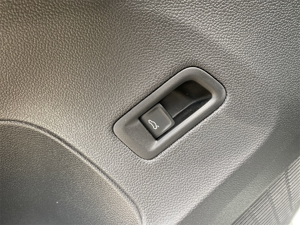 2025 Volkswagen Atlas Peak Edition SE photo 12