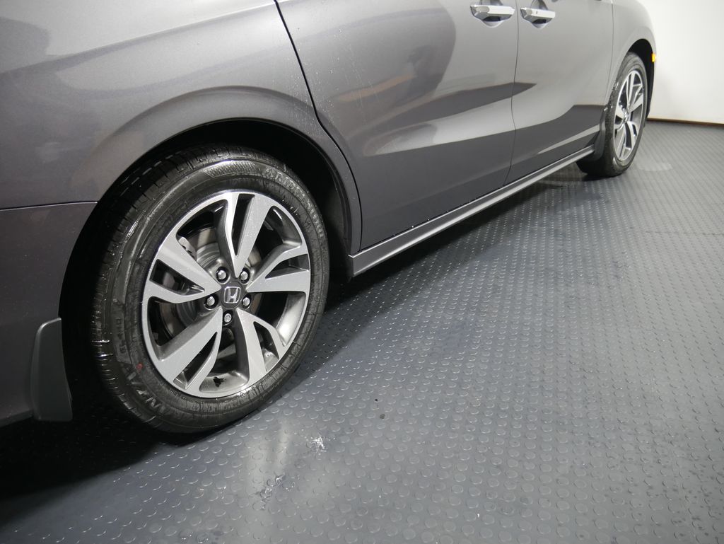 2026 Honda Odyssey Touring photo 5