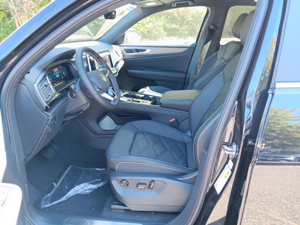 2025 Volkswagen Atlas Cross Sport SE Technology photo 8