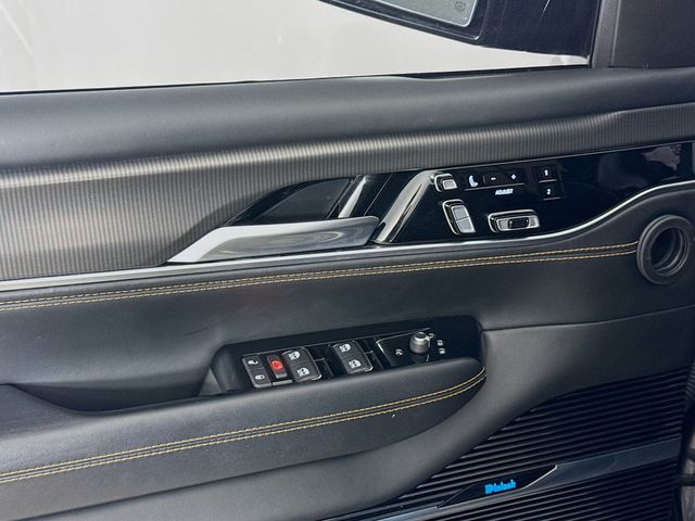 2023 Jeep Wagoneer L Series III Obsidian photo 16
