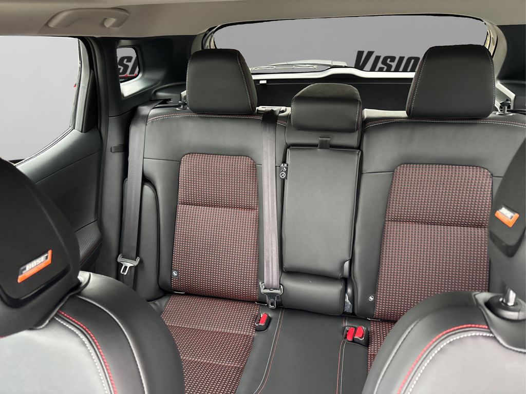 2025 Nissan Kicks SR photo 10
