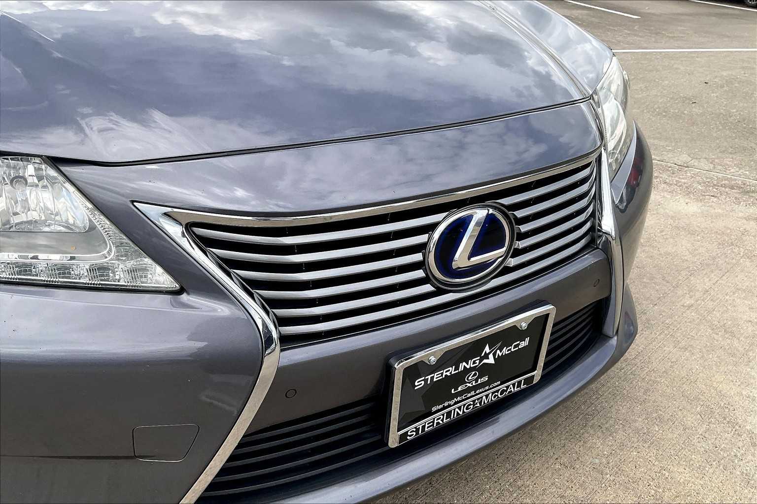 2013 Lexus ES 300h photo 27