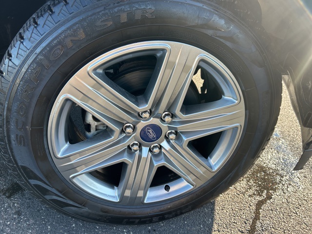2019 Ford F-150 XLT photo 9