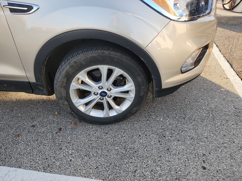 2018 Ford Escape SE photo 2