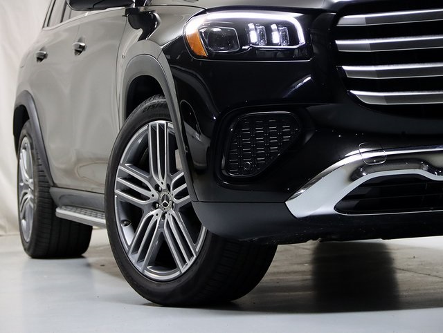 2025 Mercedes Benz GLS 450 4MATIC photo 4