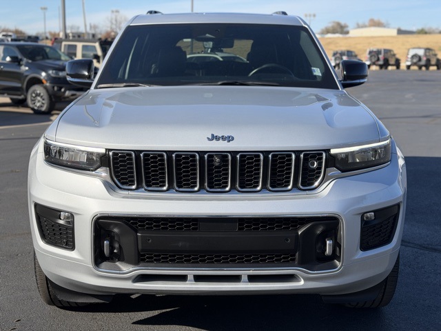2023 Jeep Grand Cherokee Overland photo 2