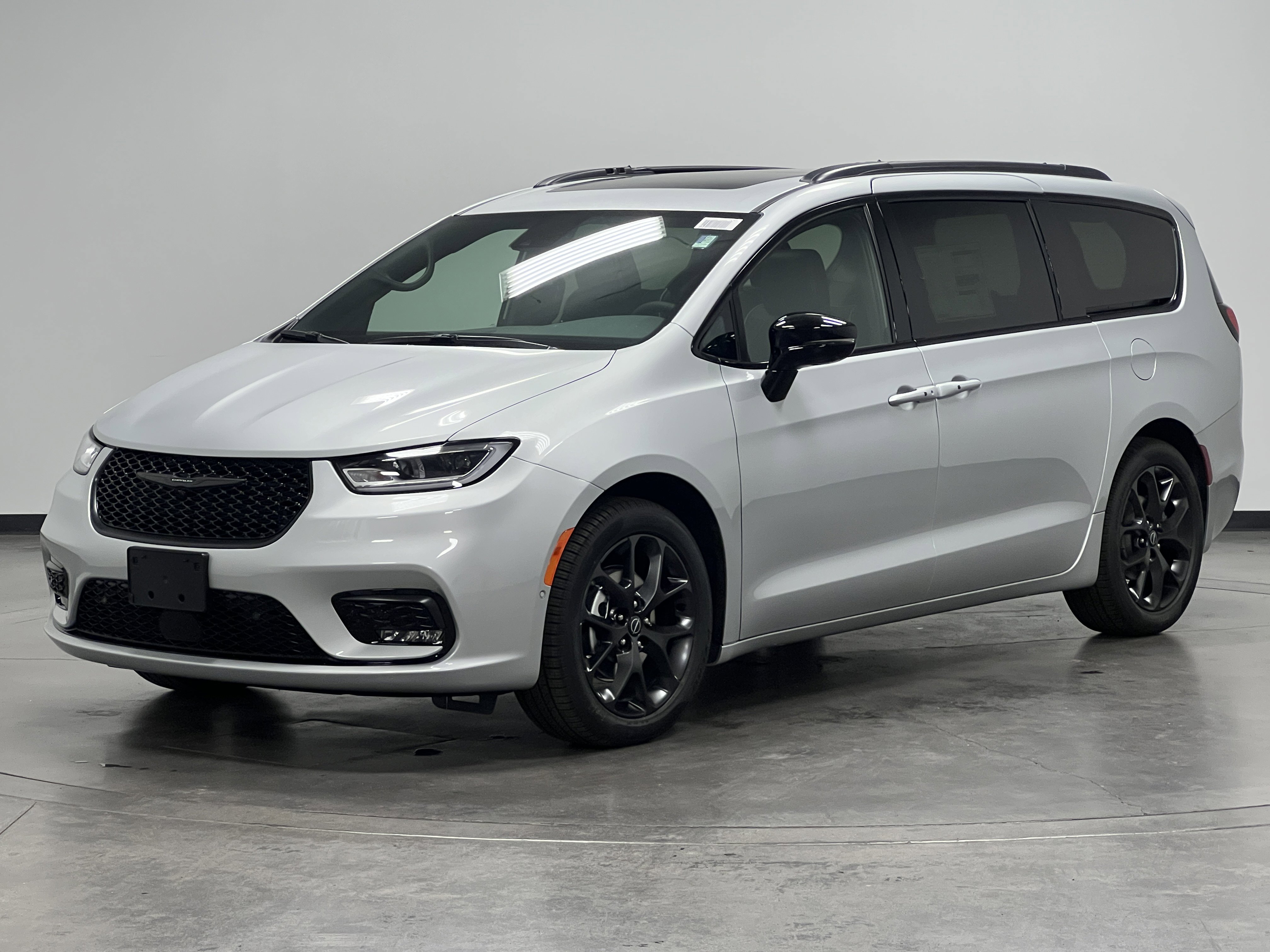 2026 Chrysler Pacifica Limited photo 3