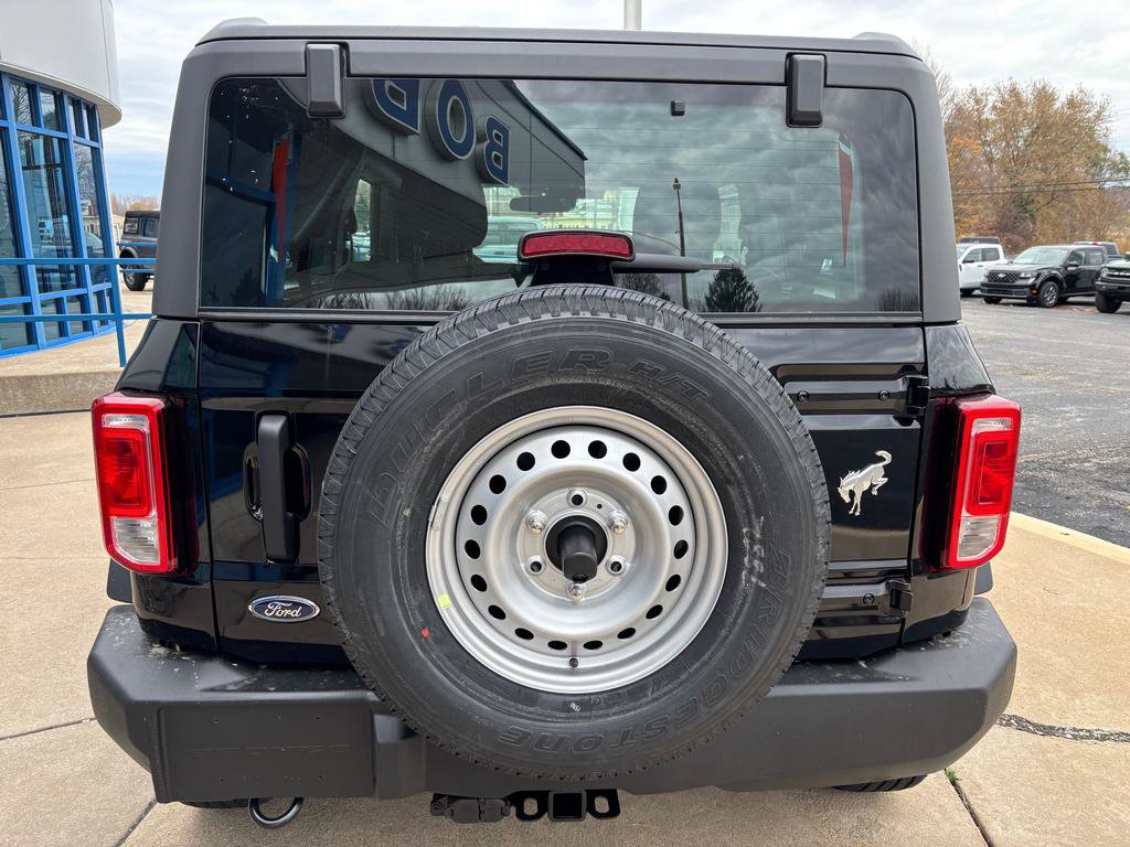 2025 Ford Bronco Base photo 4