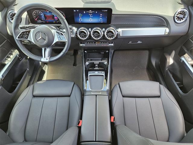 2025 Mercedes Benz GLB 250 photo 16