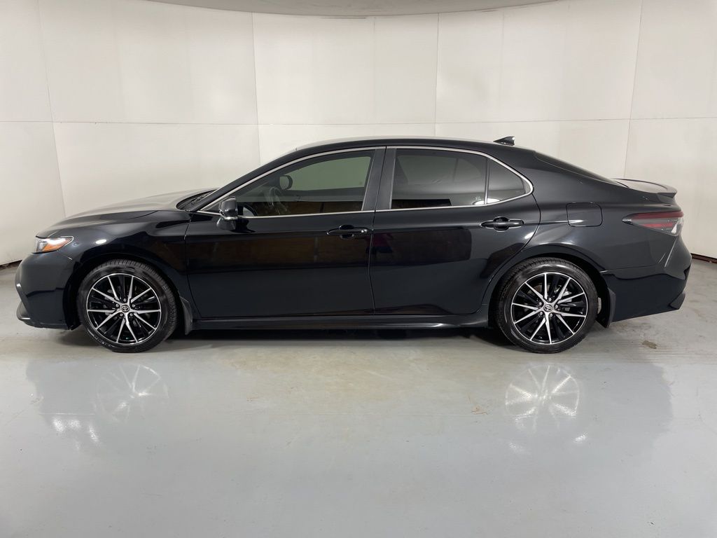 2023 Toyota Camry SE photo 6