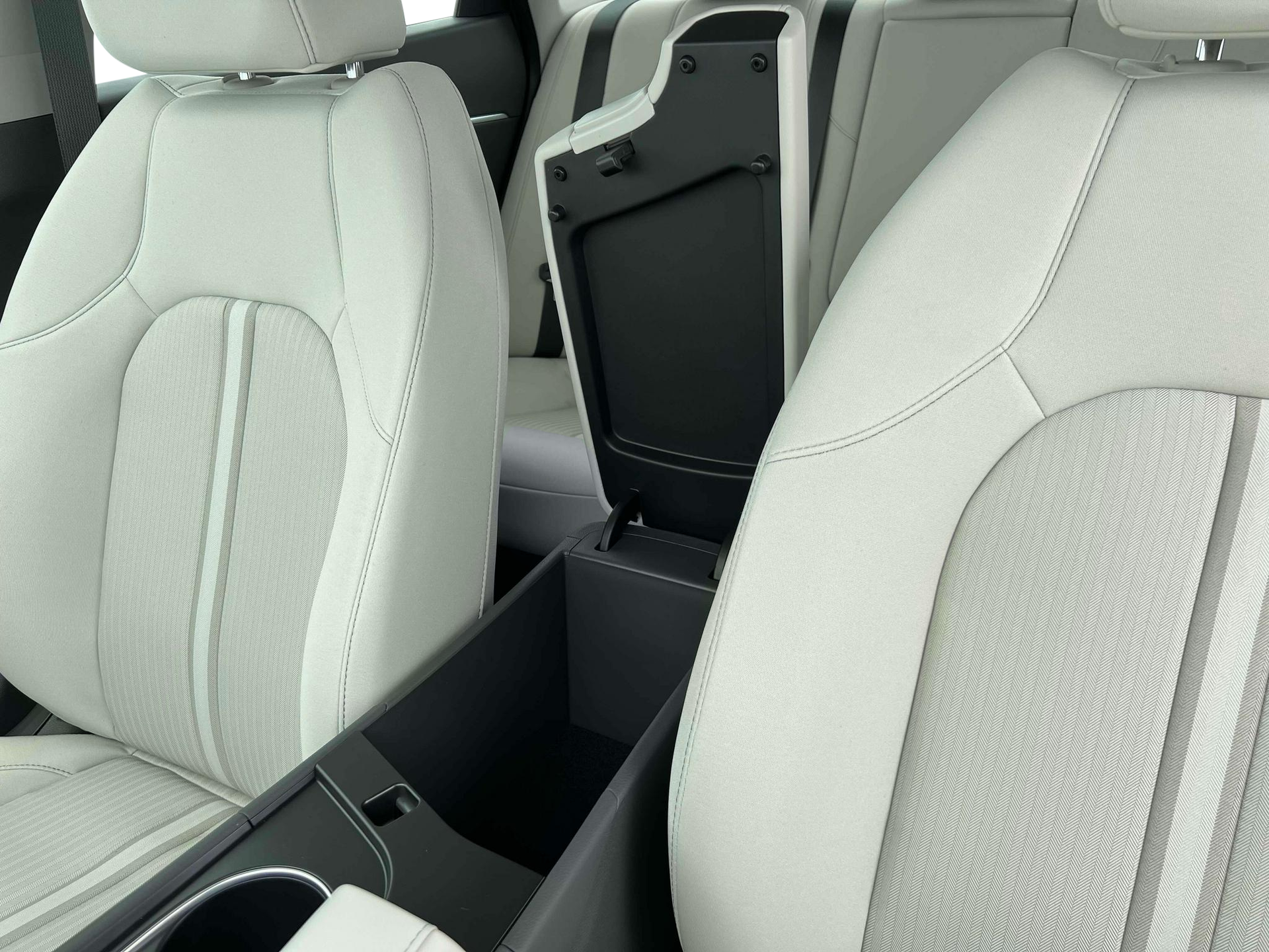 New 2025 Gray Hyundai SEL image 18