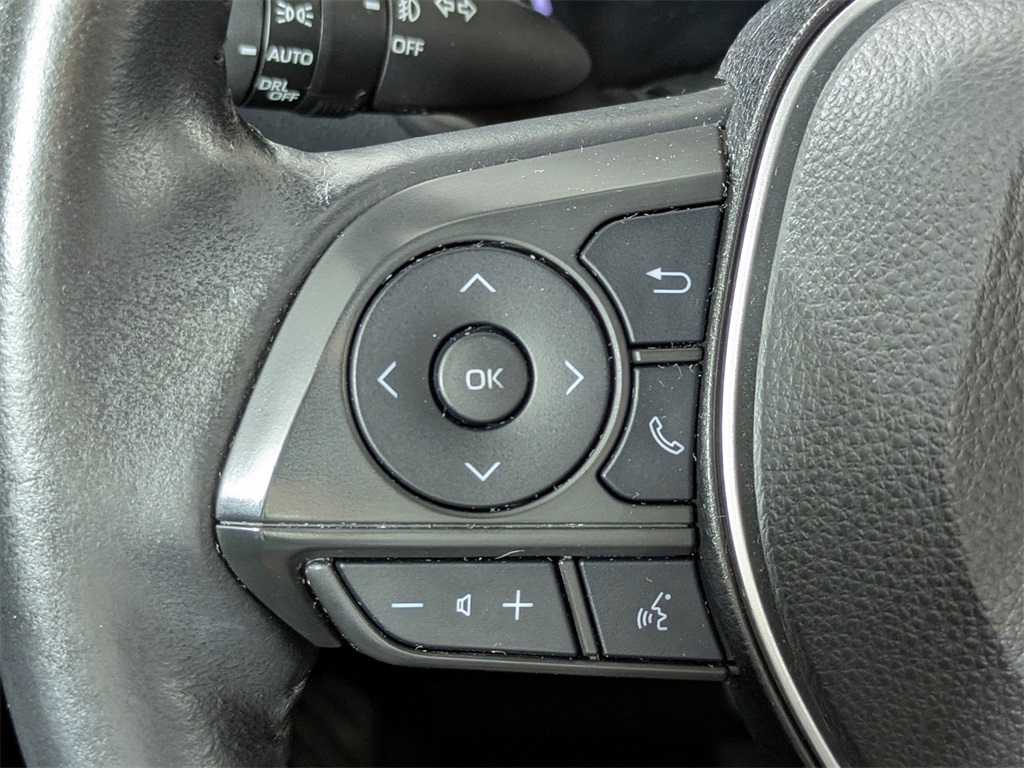 2023 Toyota Corolla Cross XLE photo 22