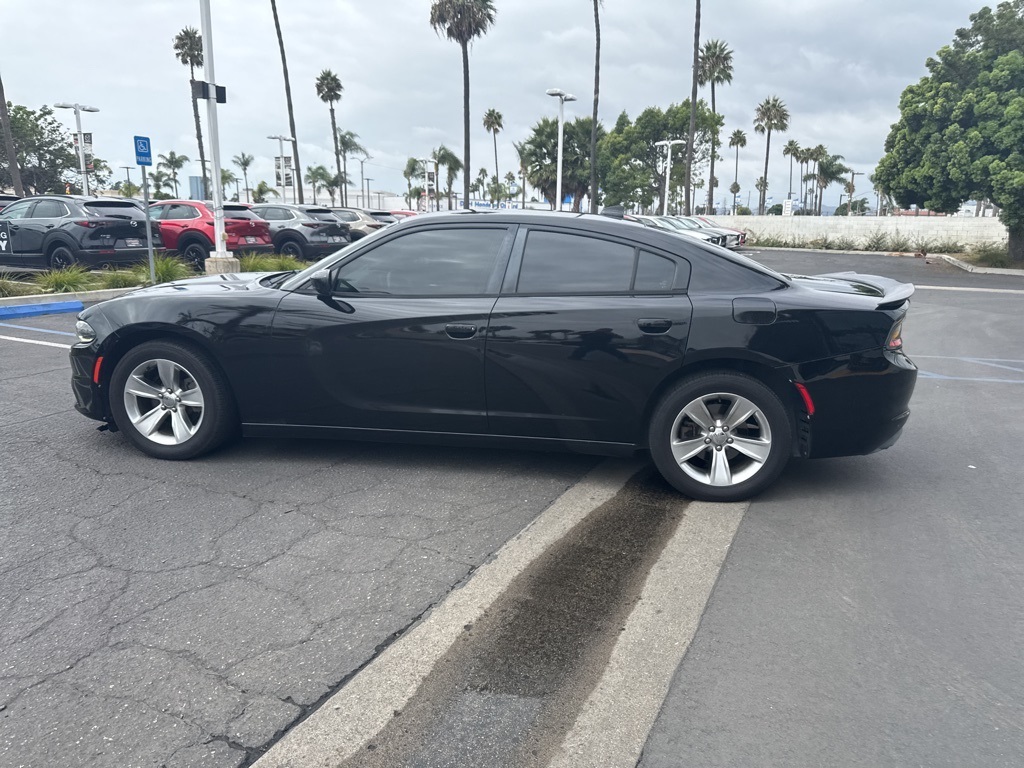 2017 Dodge Charger SXT photo 16