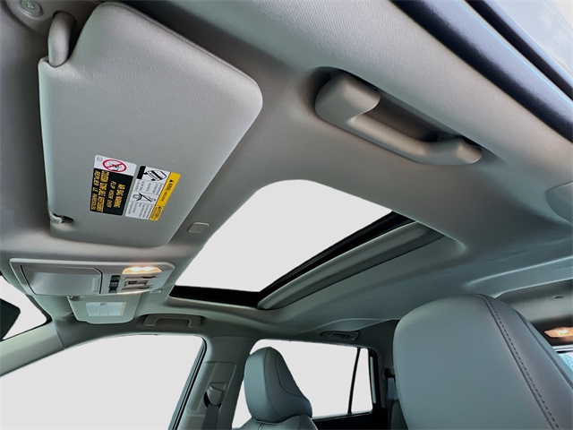 2025 Toyota Highlander Limited photo 8