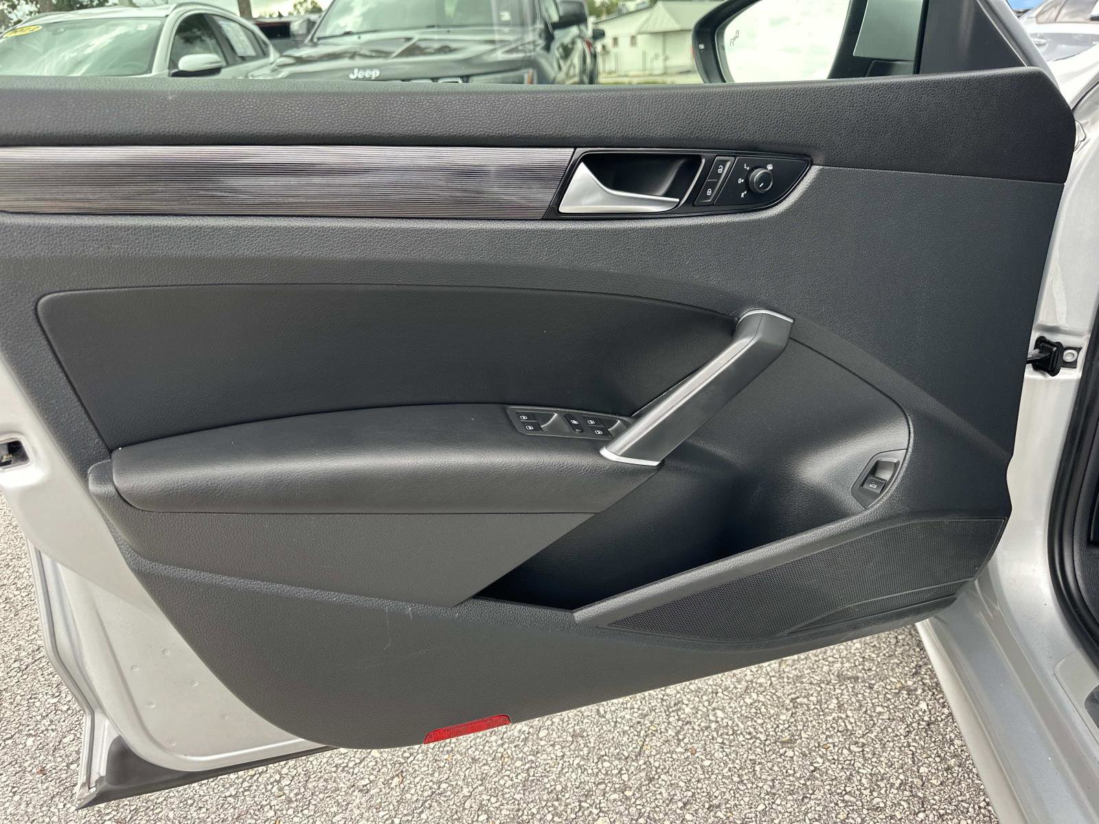 2020 Volkswagen Passat 2.0T R-Line photo 14
