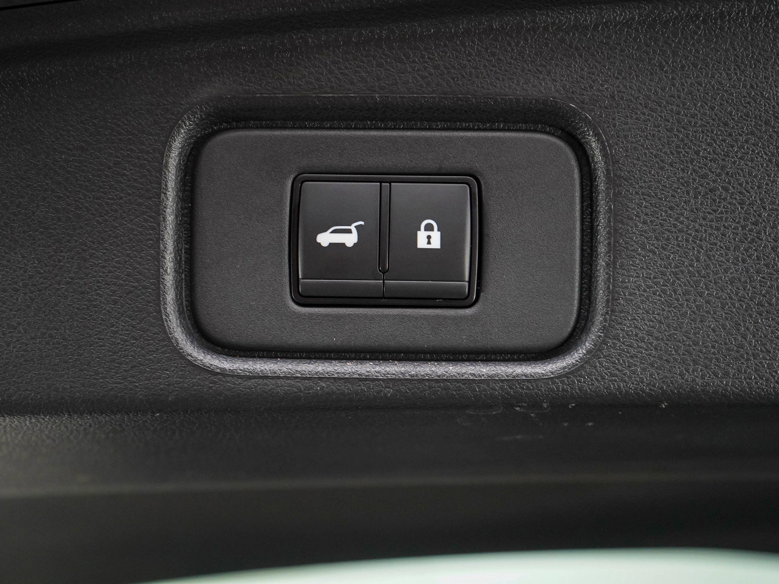 2023 Nissan Pathfinder SV photo 16