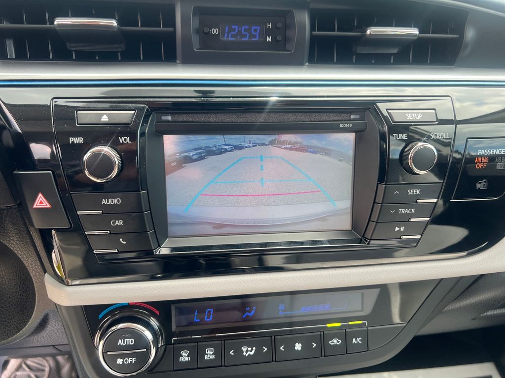 2014 Toyota Corolla LE photo 19