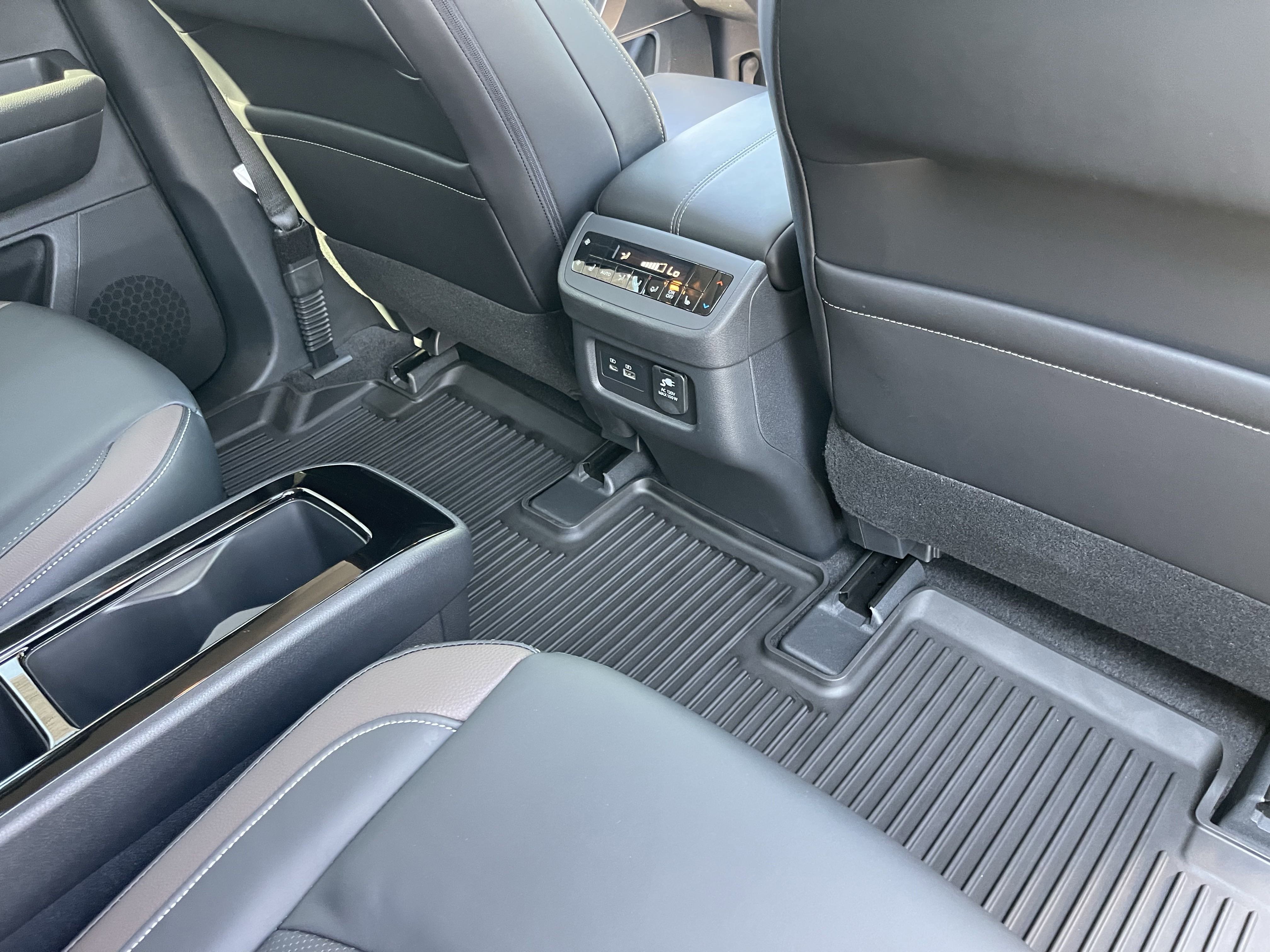 2024 Nissan Pathfinder Platinum photo 17