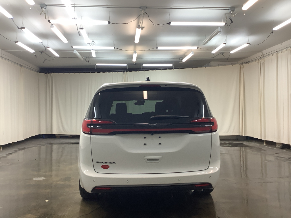 2026 Chrysler Pacifica photo 6