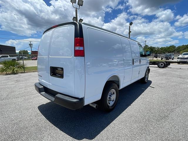 2025 Chevrolet Express Cargo Work Van's photo