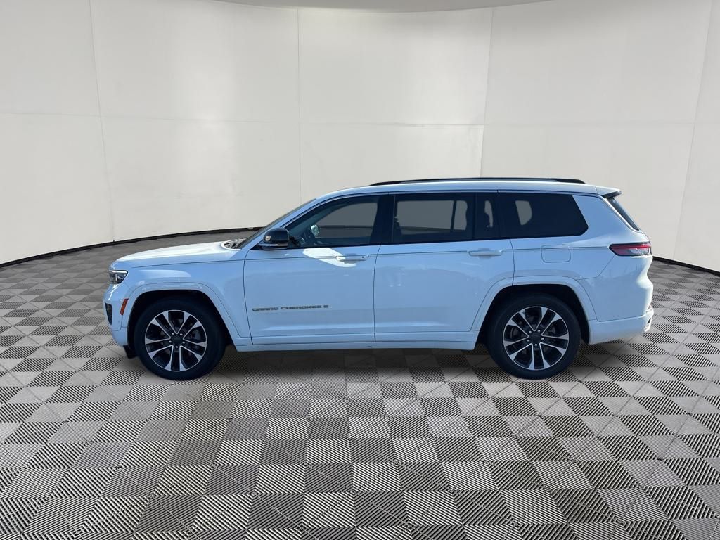 2021 Jeep Grand Cherokee Overland photo 2
