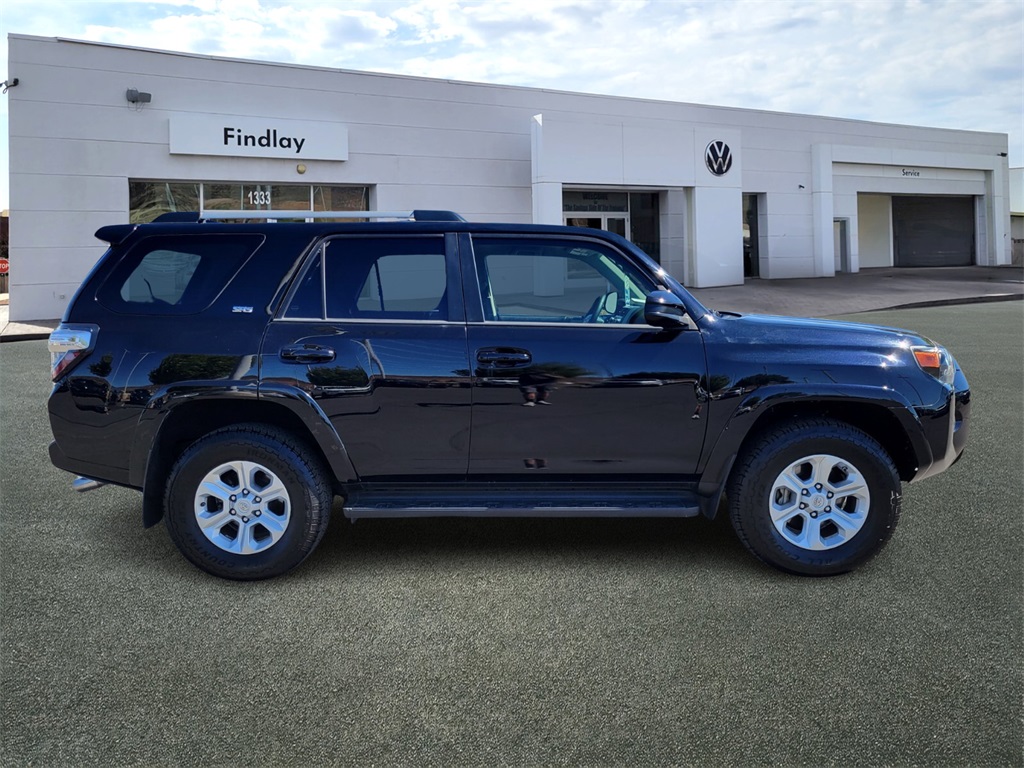 2019 Toyota 4Runner SR5 photo 2