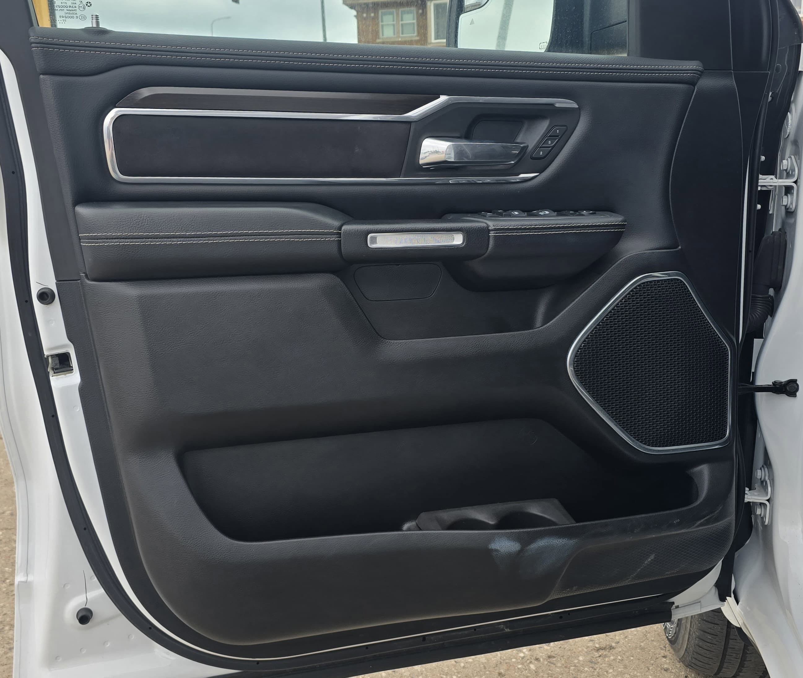 2022 Ram 1500 Laramie photo 18