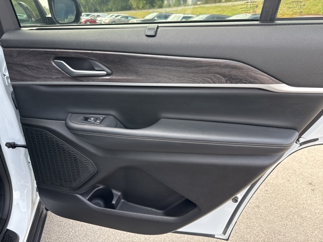 2024 Jeep Grand Cherokee Limited photo 11