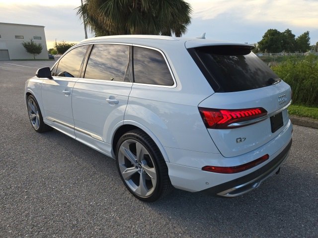 2021 Audi Q7 Prestige photo 2