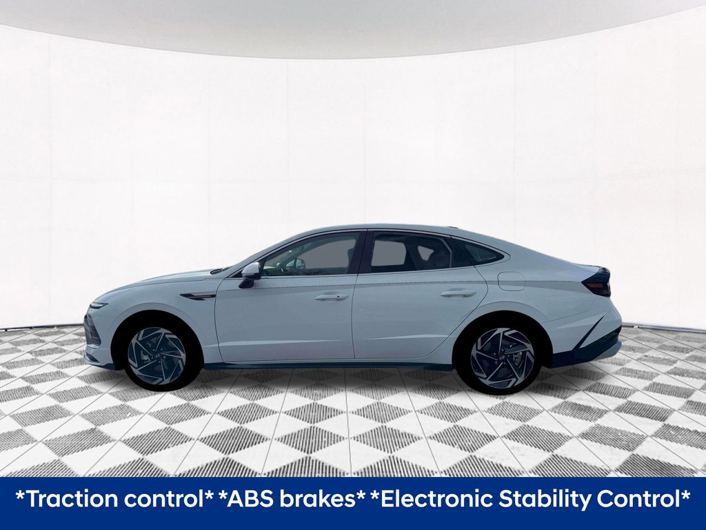 2026 Hyundai Sonata SEL Sport photo 2