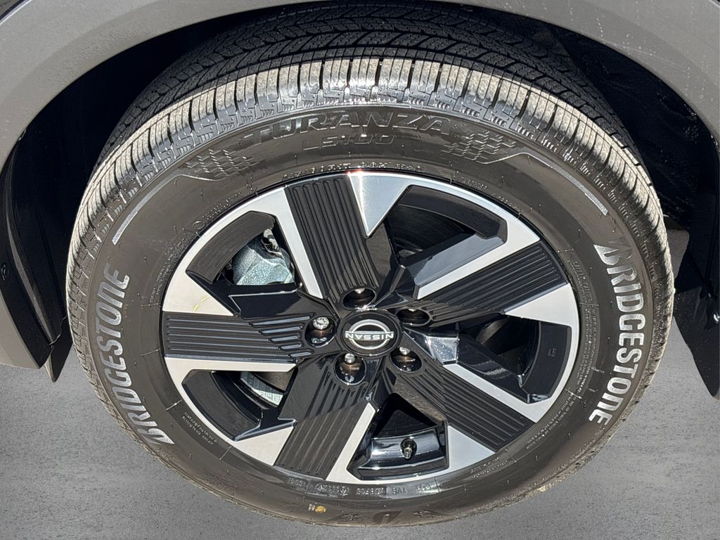 2025 Nissan Kicks SV photo 11