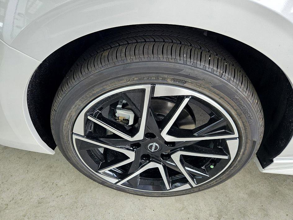 2025 Nissan Sentra SR photo 18