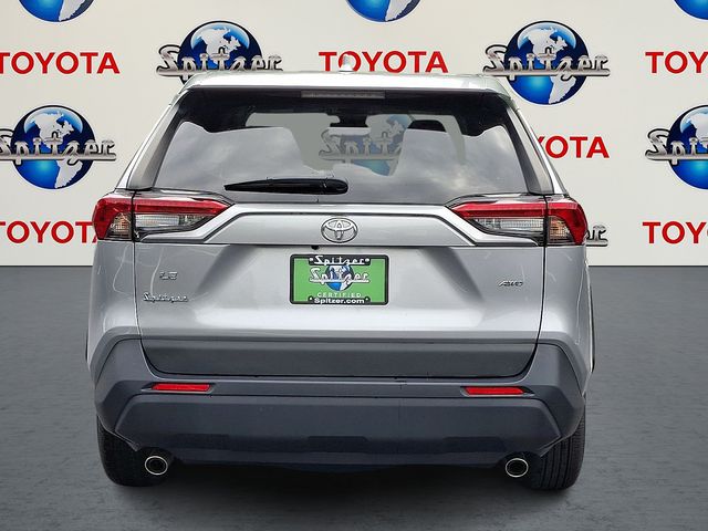 2022 Toyota RAV4 LE photo 4