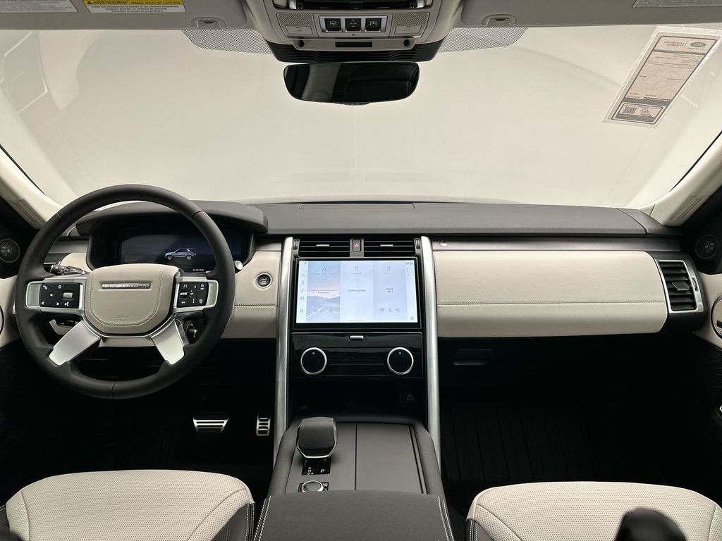 2025 Land Rover Discovery SE photo 8